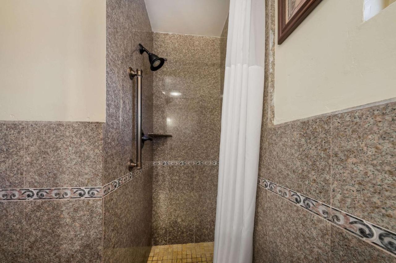 Clarion Collection Carmel Oaks Inn Eksteriør bilde